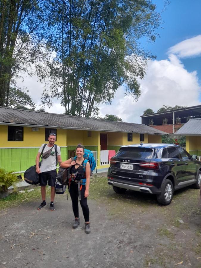 Hostal Henrry'S Hotel Mindo Bagian luar foto